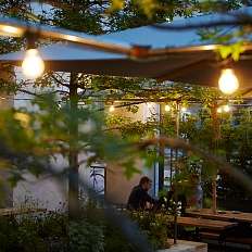 Volta Bräu urban garden in the evening